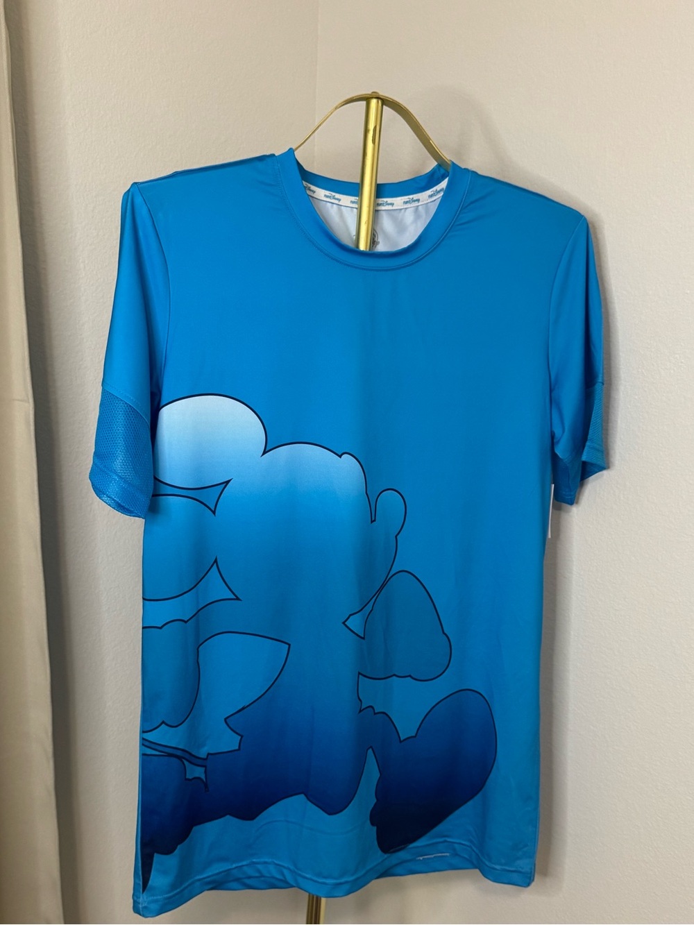 NWT runDisney Athletic Top Size Small (Unisex/Men)